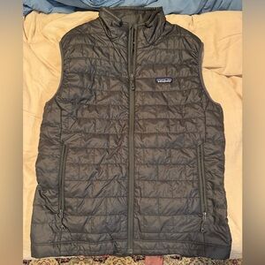 Patagonia Men's Dark Gray Quilted Vest